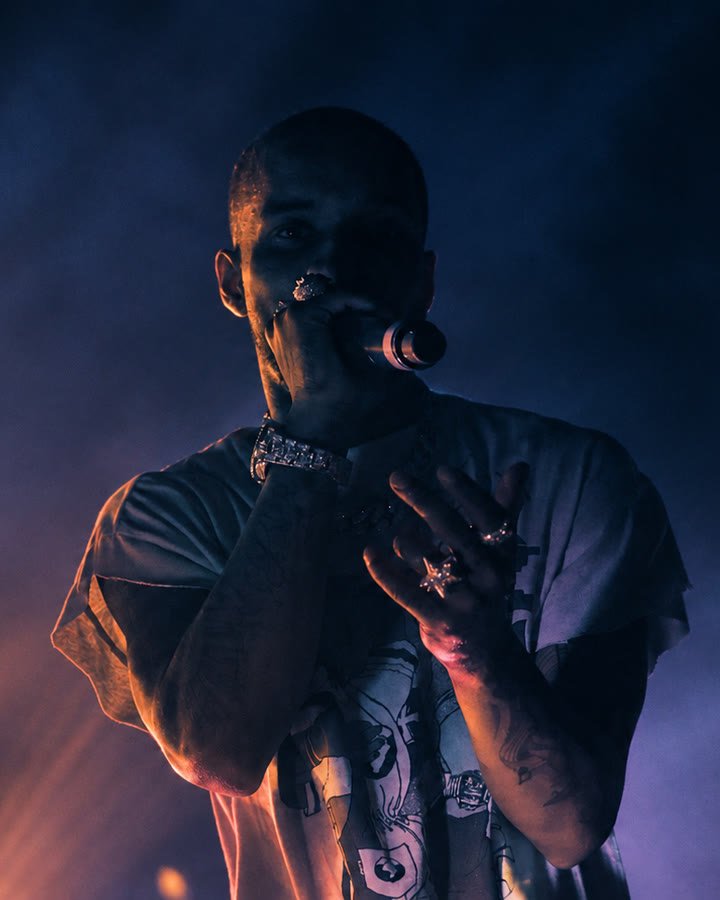 John, artist, performing on stage